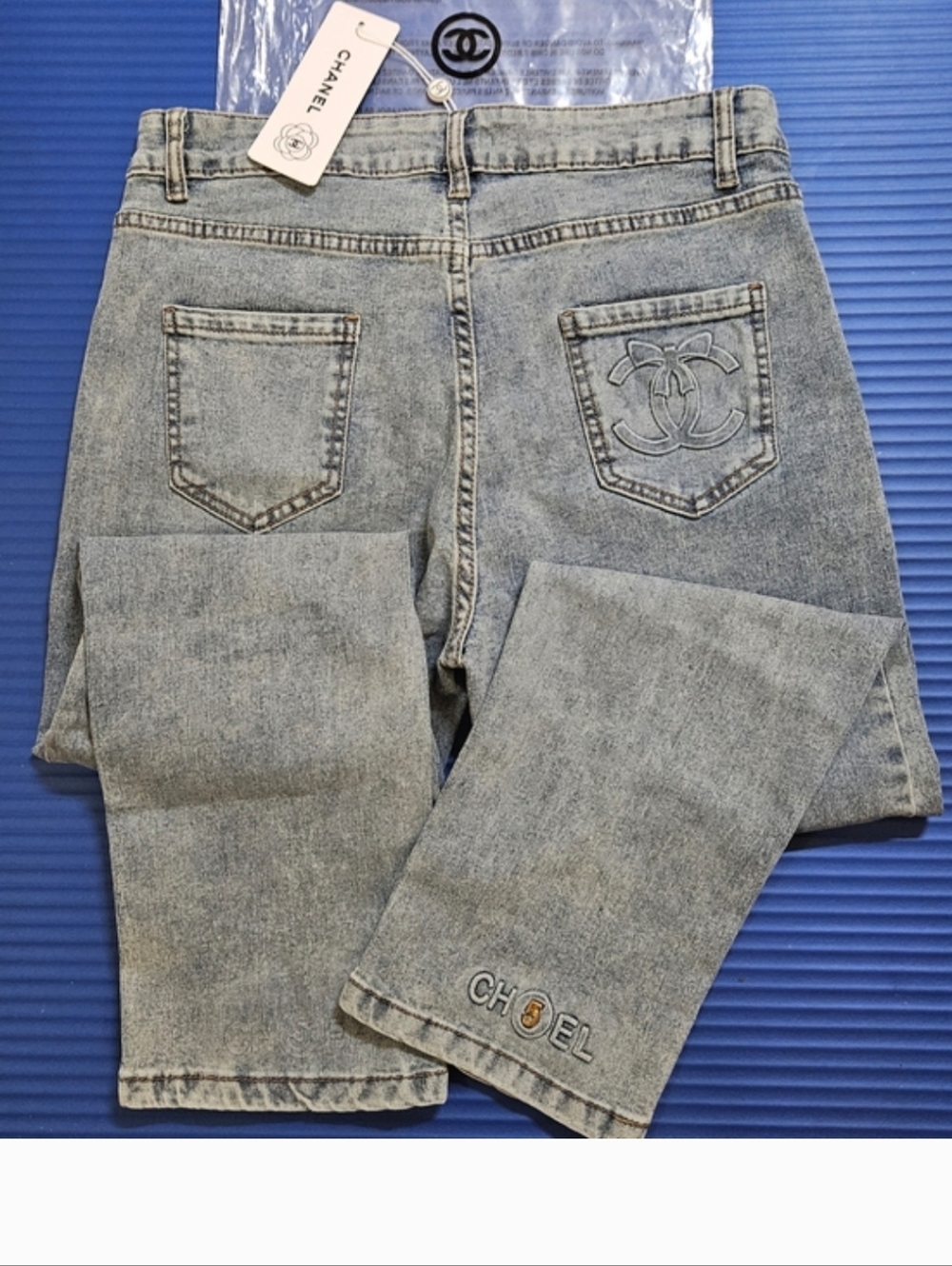 Cropped Straight CC Jeans in Faded Blue - Picture 7 of 13